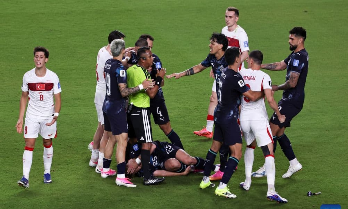 Ten-Man Paraguay Send Turkiye Out After Galarza's 65-Second Strike billede 3