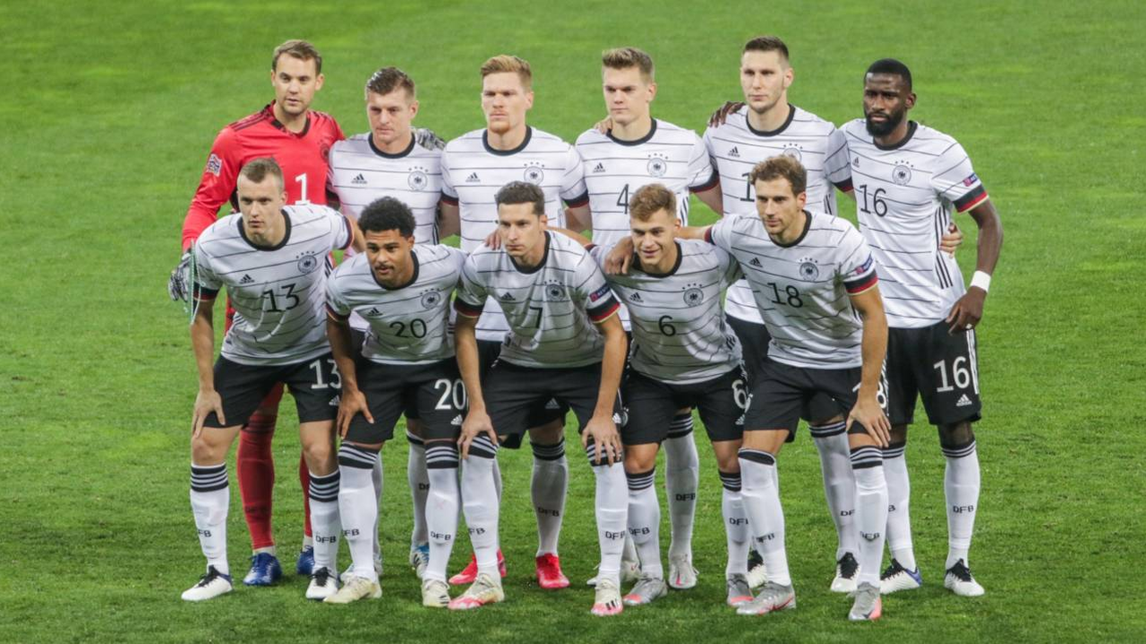 Tyskland og Paraguay gør ottendedelsfinalen til en dødboldstest