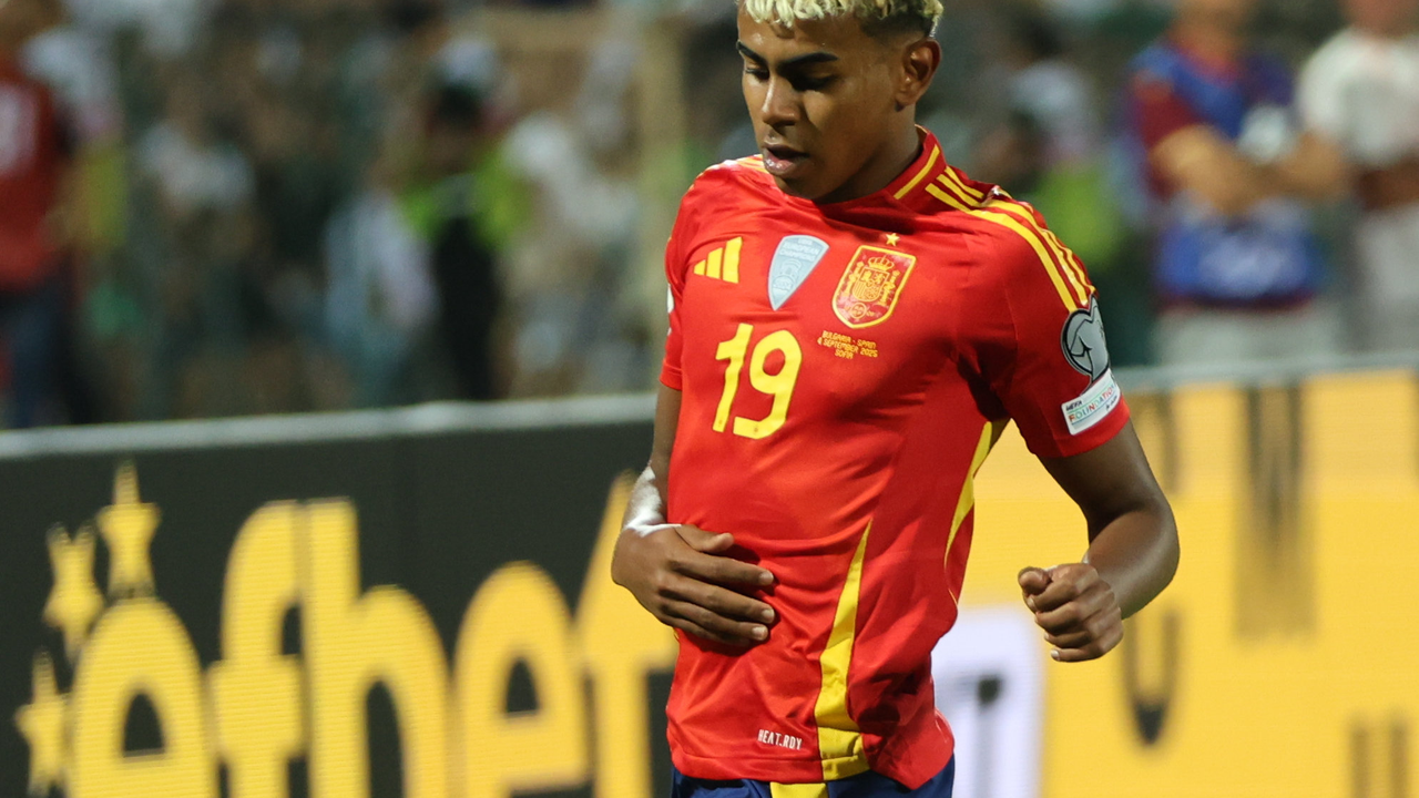 Lamine Yamal skjuter Spanien förbi Saudiarabien med 4-0 in i sextondelsfinalen