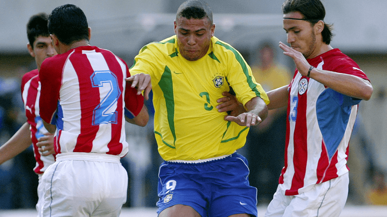 Ronaldo's excuses voor kapsel uit 2002 heropent Brazilië's beroemdste afleiding