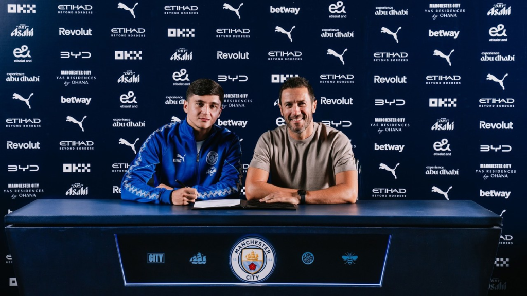 Abdukodir Khusanov firma un nuevo contrato con Manchester City hasta 2031