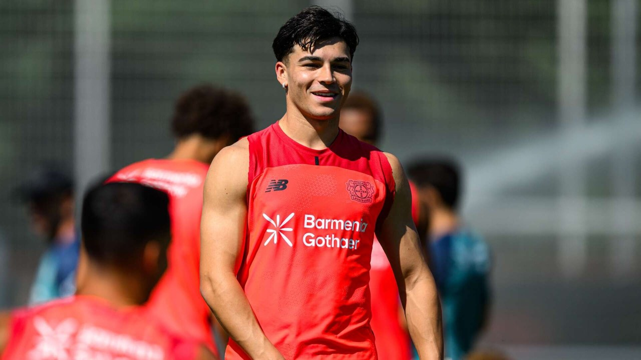 Alejo Sarco entrena con el Bayer Leverkusen