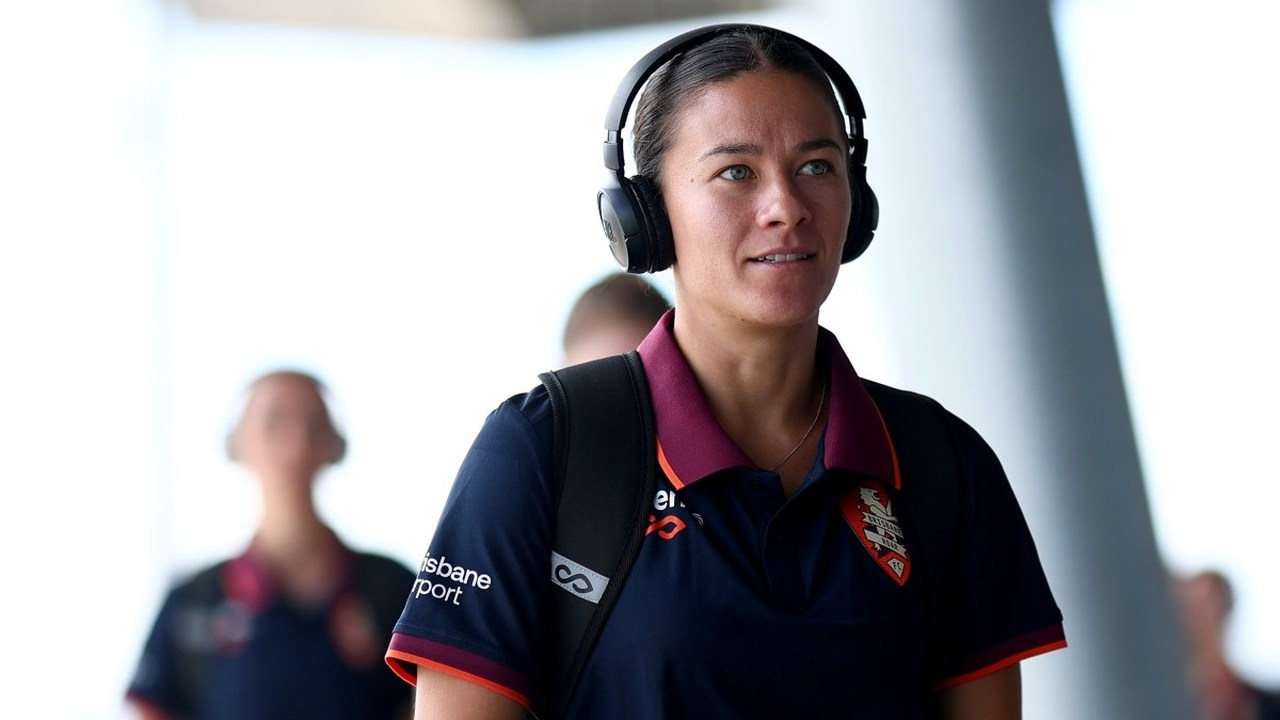 Angie Beard står i Brisbane Roar-tøj