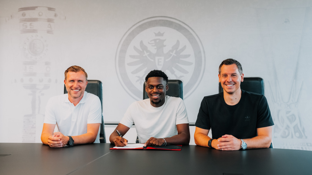Eintracht Frankfurt värvar Noel Aseko från Bayern på ett avtal till 2031