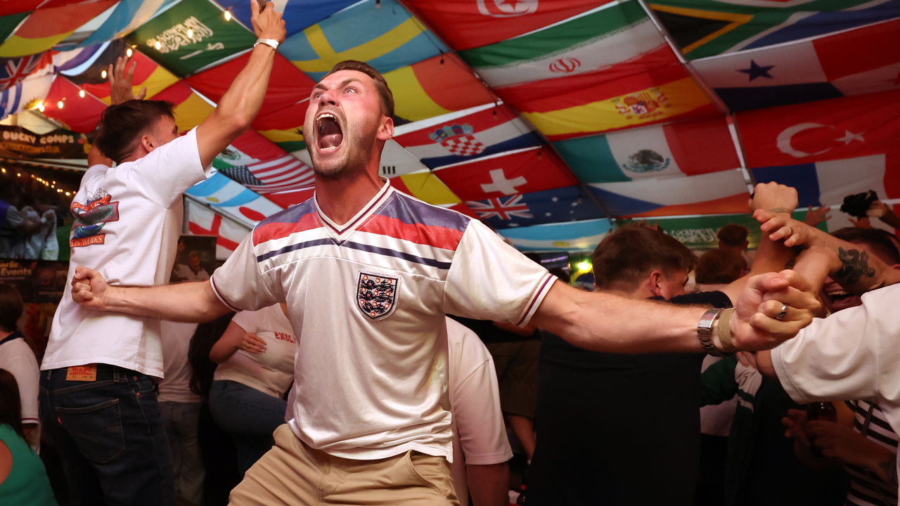 Fotbollssupportrar samlades vid ett fansevenemang för fotbolls-VM 2026