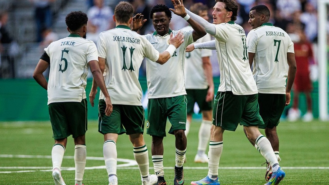 Hammarby-spillerne samles på banen
