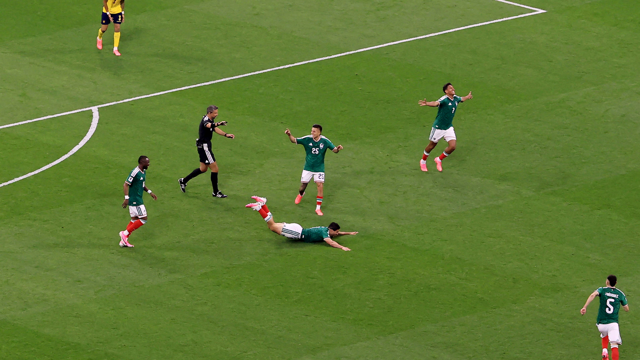 Jimenez 47:e mål för Mexiko ger en rekordkant i jakten på den femte matchen