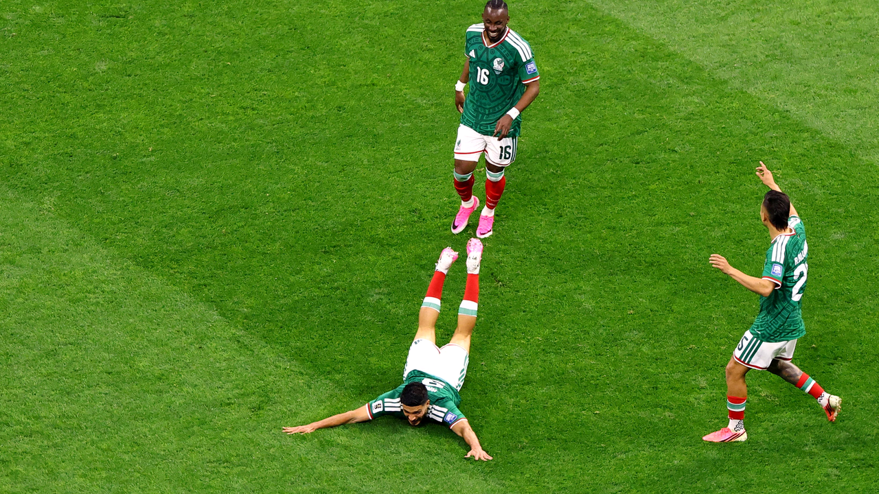 Jimenez 47:e mål för Mexiko ger en rekordkant i jakten på den femte matchen