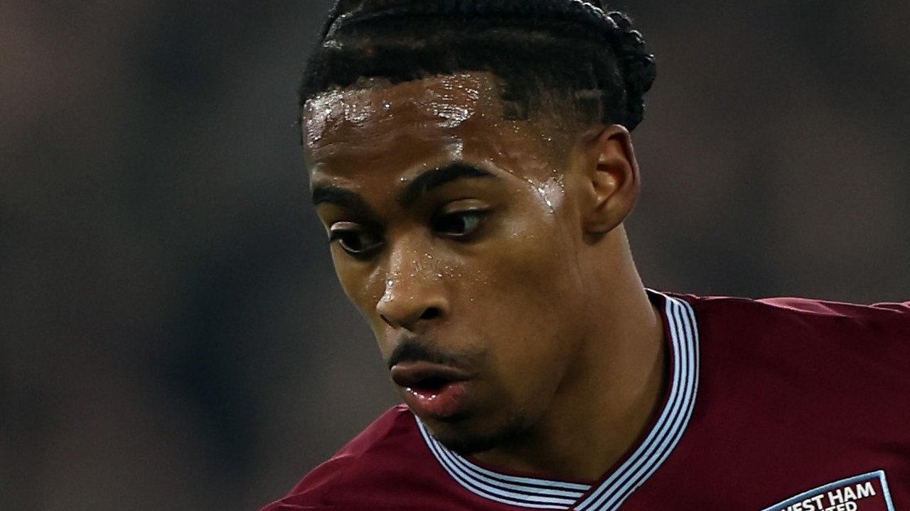 Crysencio Summerville en action pour West Ham lors de la saison 2025-26