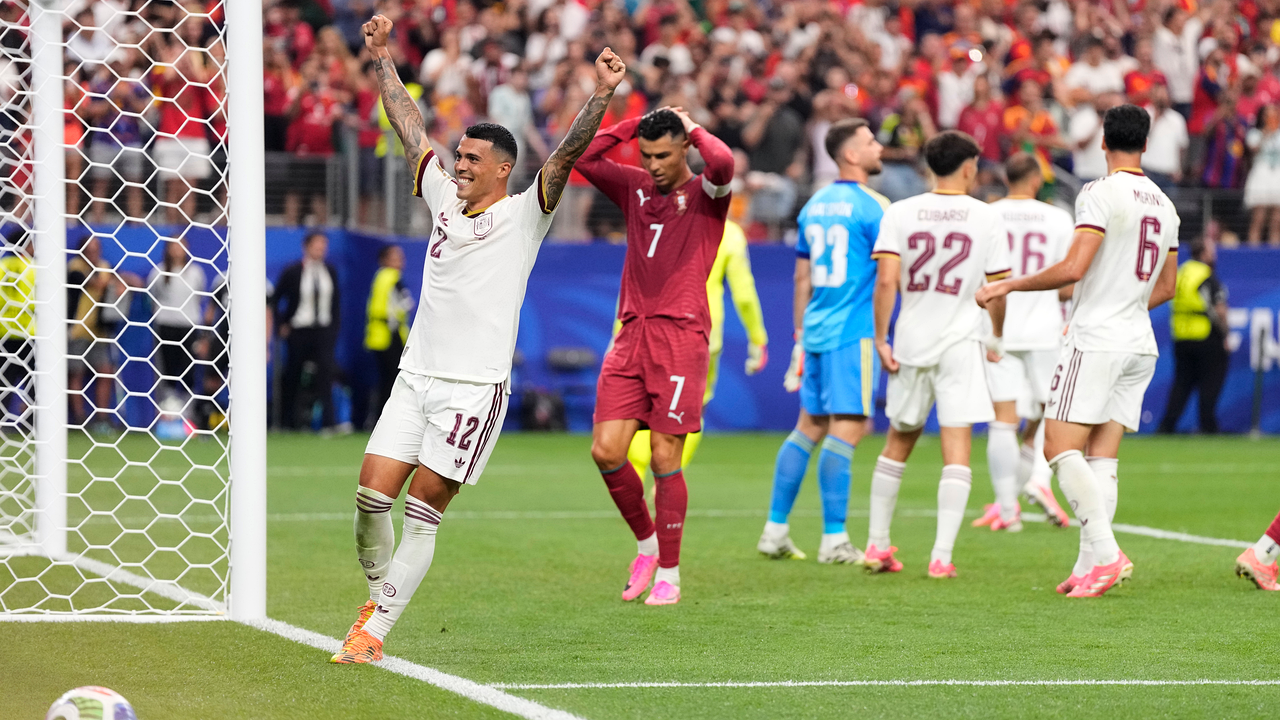 Spanien slår Portugal ud med Merinos sene mål