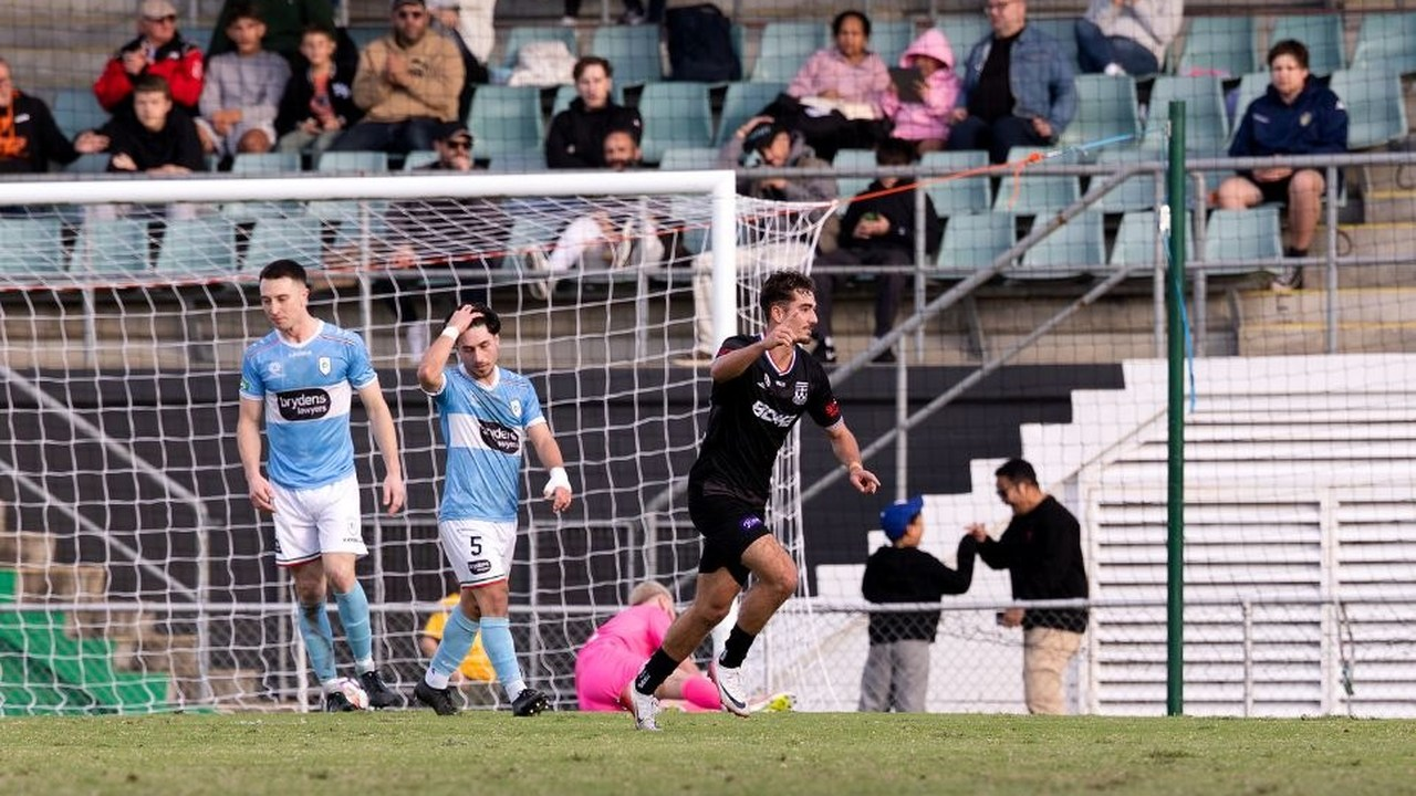 Sydney United vinder straffesparkskonkurrence 11-10 mod Central Coast