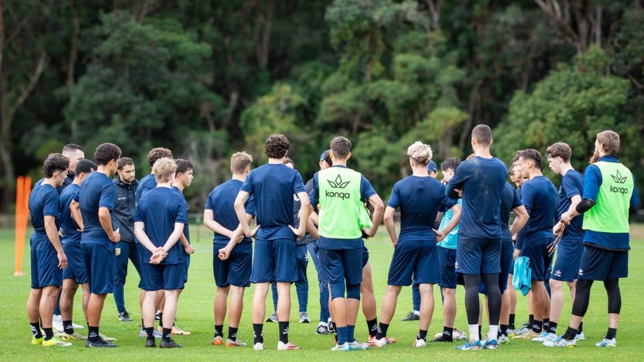 Central Coast Mariners-spillere samles under træning