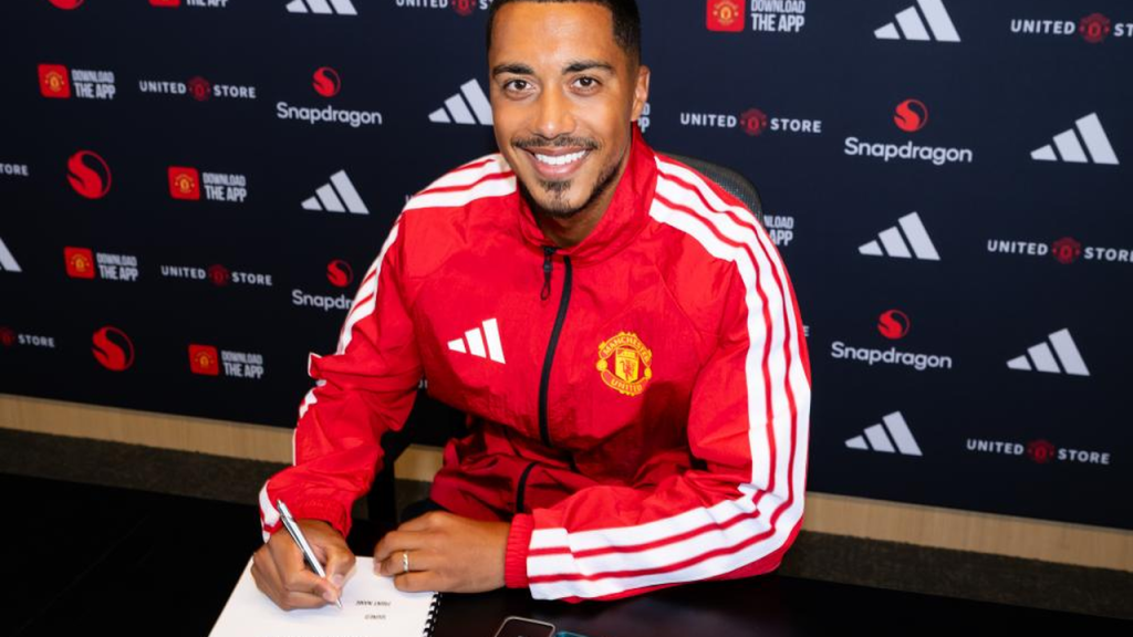 Youri Tielemans går från Aston Villa till Manchester United
