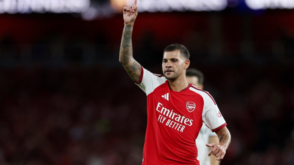 Arsenal slog Como på straffar efter 1-1