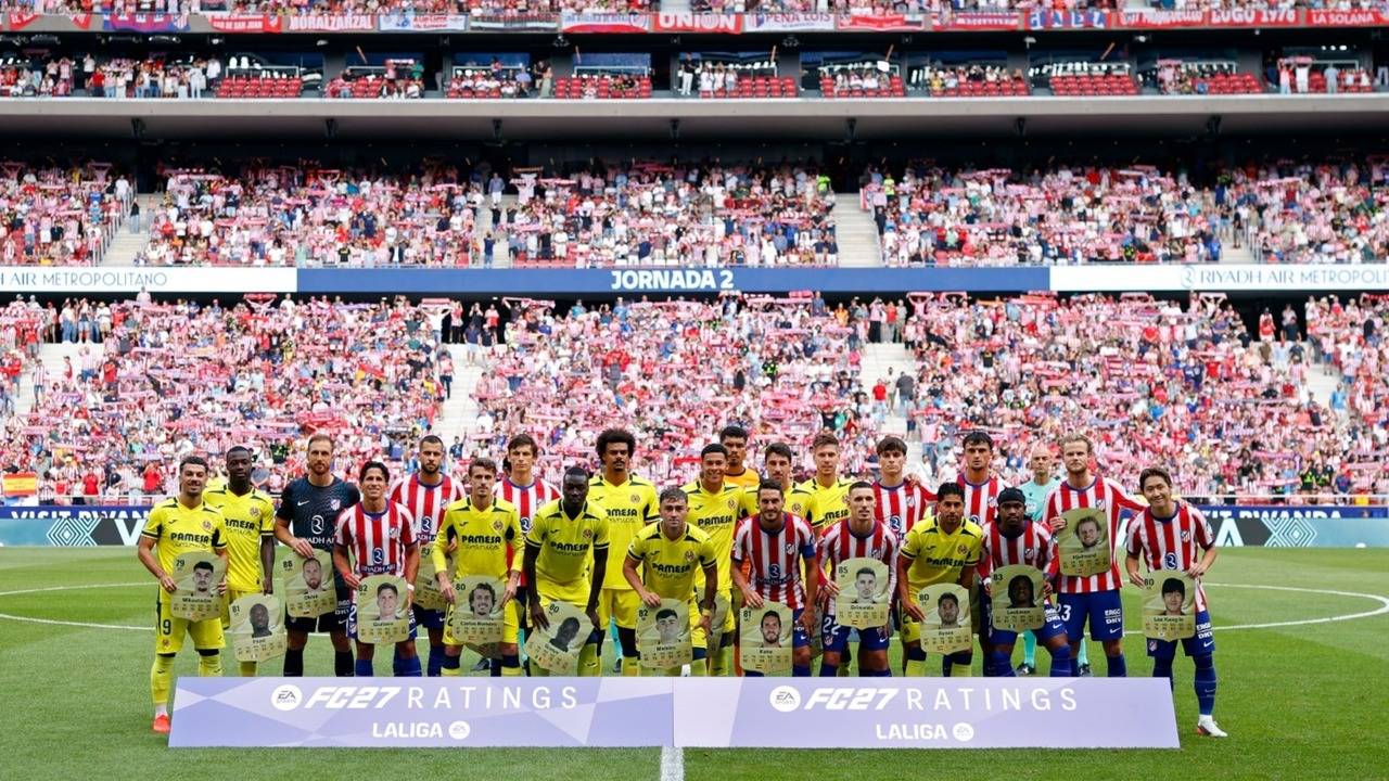 Alineaciones del Atletico Madrid y del Villarreal antes del partido