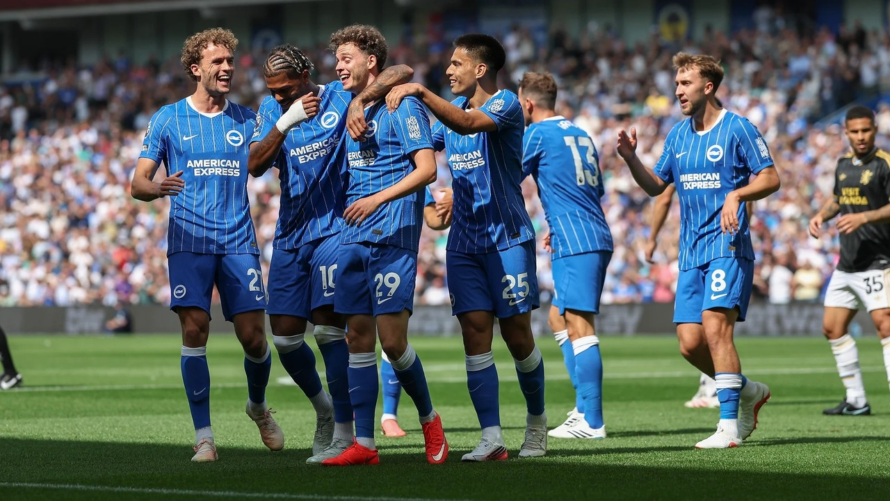 Brighton-spelare firar ett tidigt mål mot Aston Villa