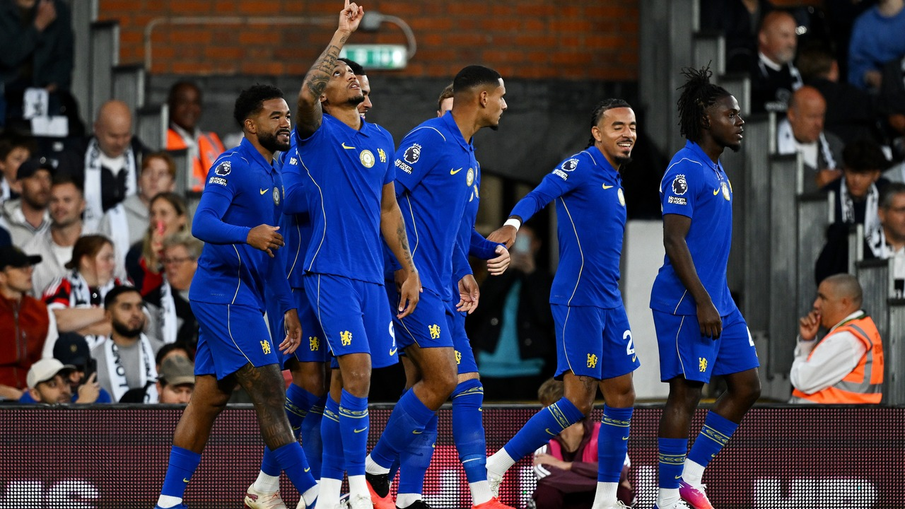 Les joueuses de Chelsea se rassemblent après un but contre Fulham