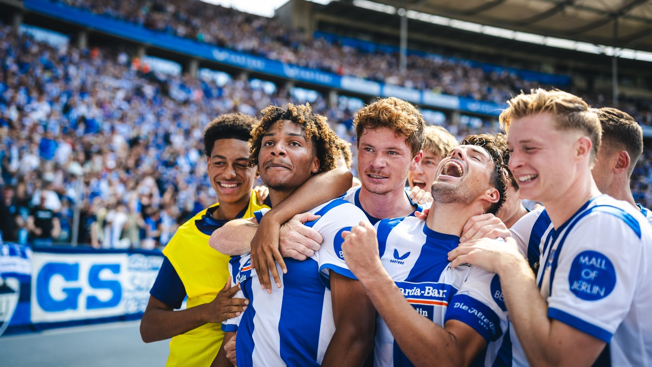 Hertha-spillere fejrer deres sejr over Heidenheim