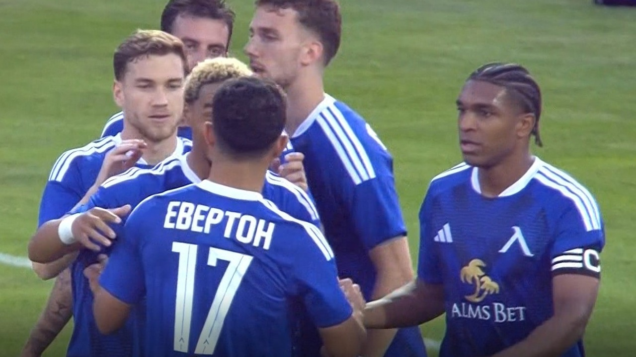 Levski venció 3-0 a Septemvri para lograr su tercera victoria liguera consecutiva