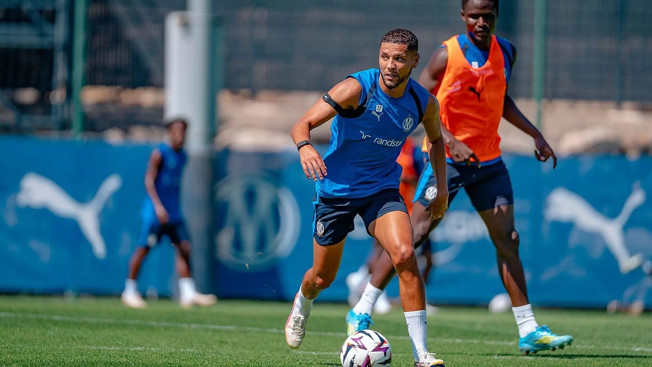 En Marseille-spiller jobber med ballen på trening