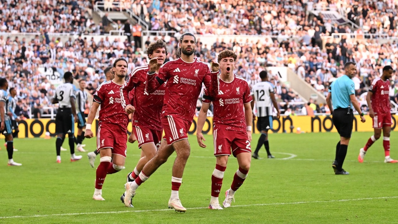 Newcastle et Liverpool terminent 2-2 après deux buts tardifs