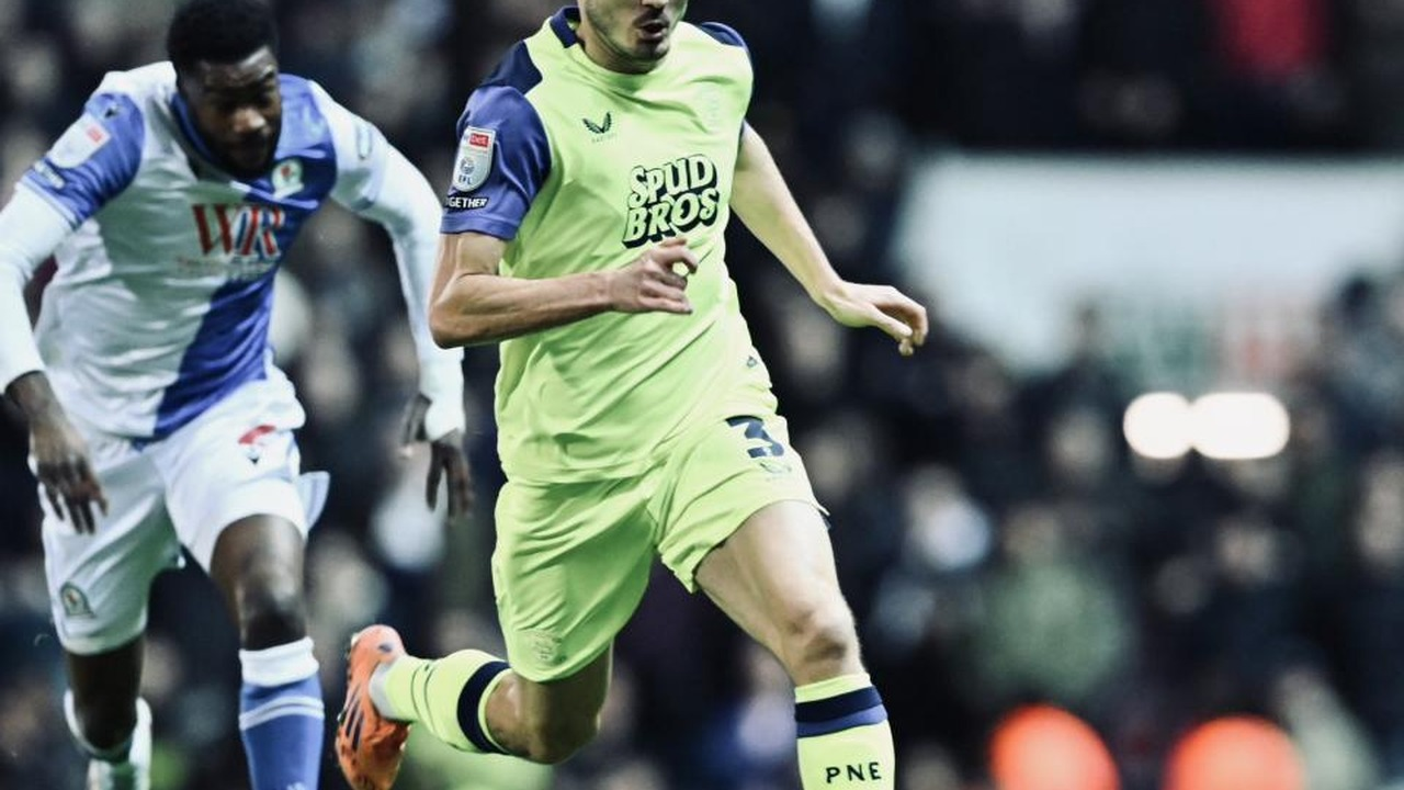 Preston er vært for Huddersfield på Goodison, mens Deepdale får en ny bane