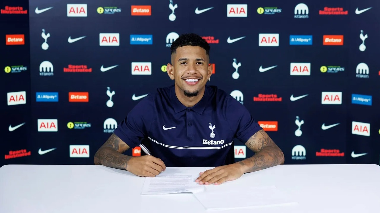 Savio firma su contrato con el Tottenham