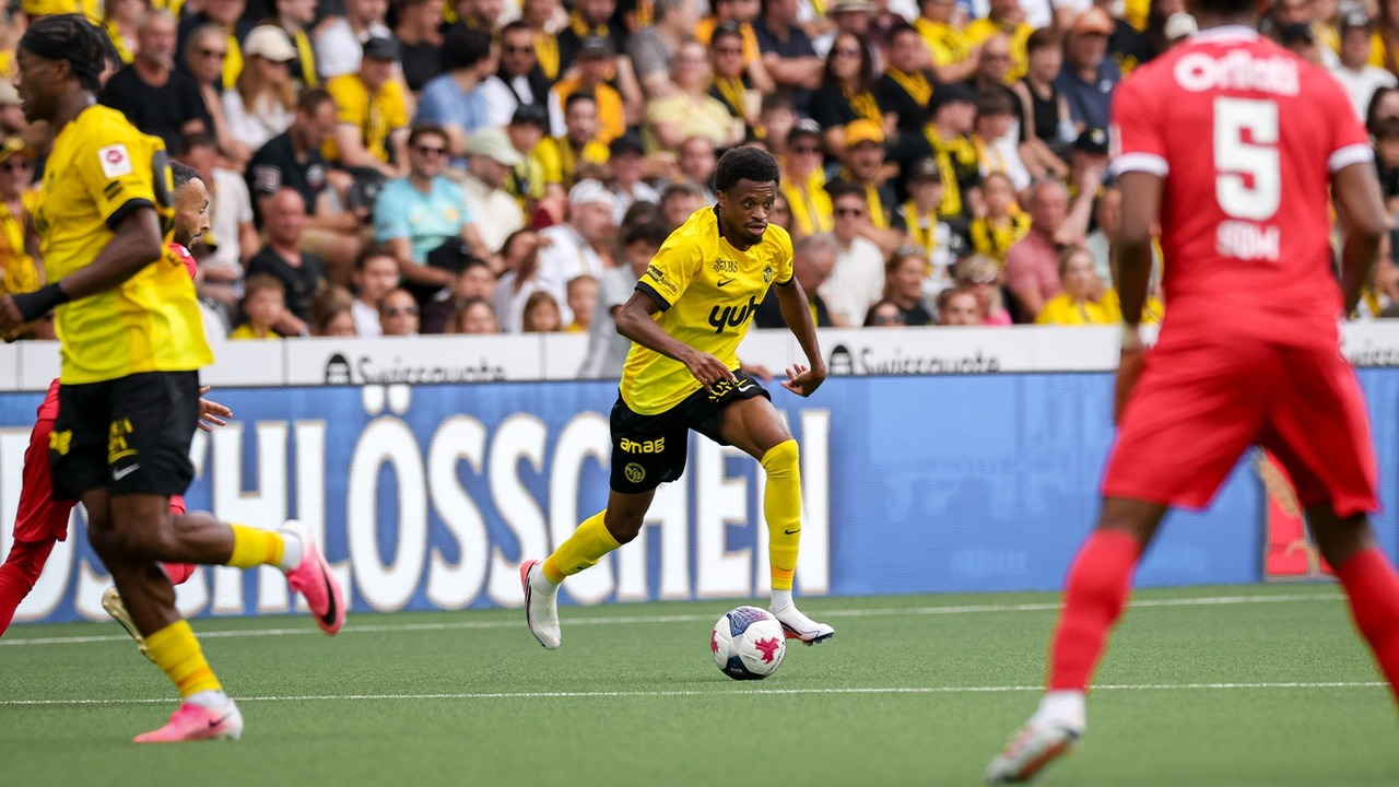 Young Boys- og Thun-spillere kjemper om ballen