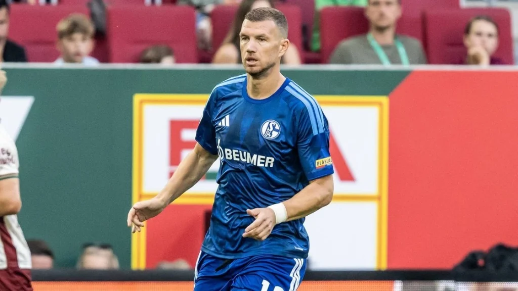 Edin Dzeko regresa a la Bundesliga después de 5.734 días y entra en la lista de récords de edad