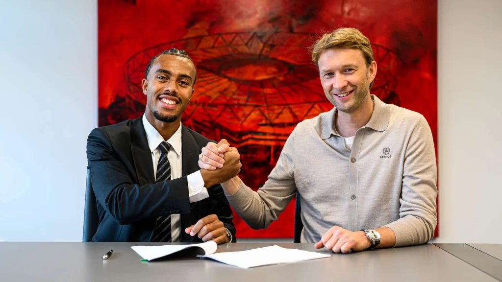 Guéla Doué le da al Leverkusen una nueva opción por la derecha con un contrato de cinco años