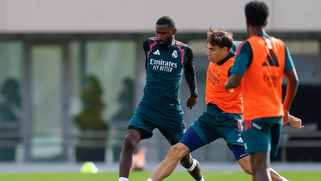 Real Madridが回復と守備のプレッシング練習でダービーへの準備を開始