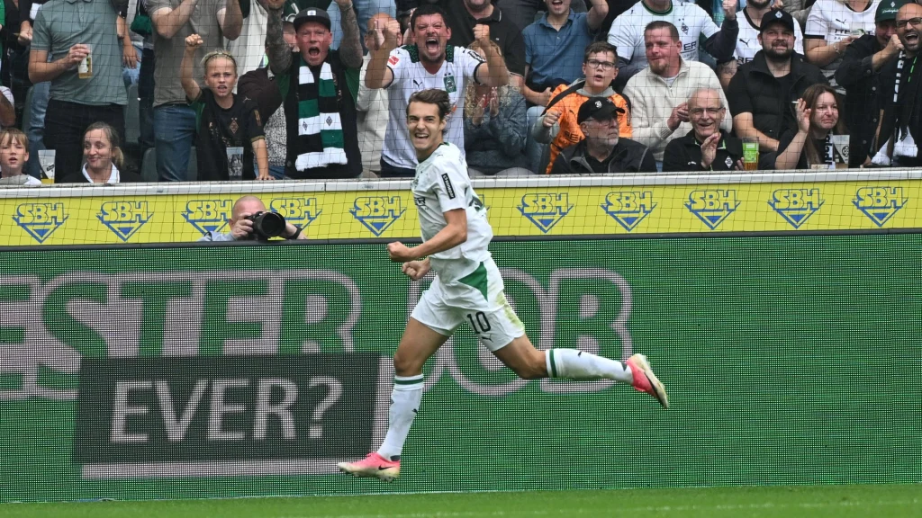 Mainz besejrer Borussia Mönchengladbach 4-3 efter at have modstået et sent comeback