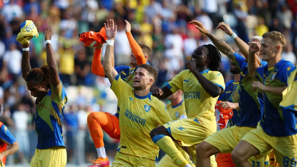 Lorenzo Palmisani sikrer Frosinone’s 2-0-sejr over Como