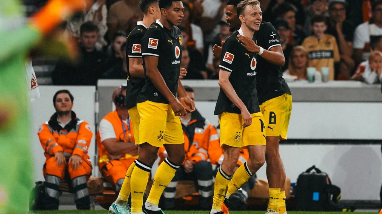 Borussia Dortmund protect a narrow lead to beat Stuttgart 1-0